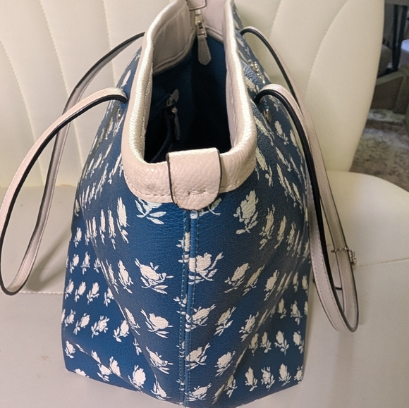Coach Badlands Floral (Blue/White) Zip Tote Handbag - Picture 10 of 15